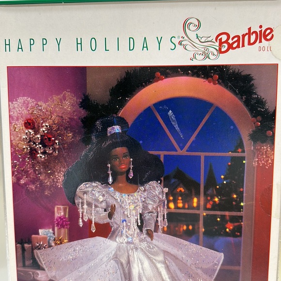 Happy Holidays Barbie - Picture 6 of 8